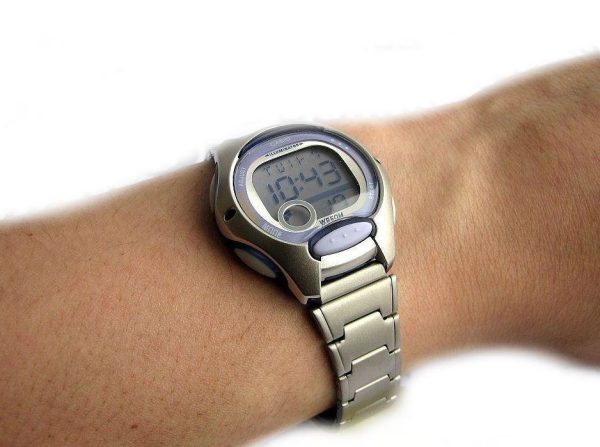 Reloj Casio Collection LW-200D-6AVEF