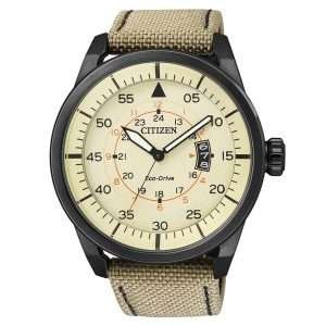 Reloj Citizen Aviator esfera beige y exterior con correa del mismo color.