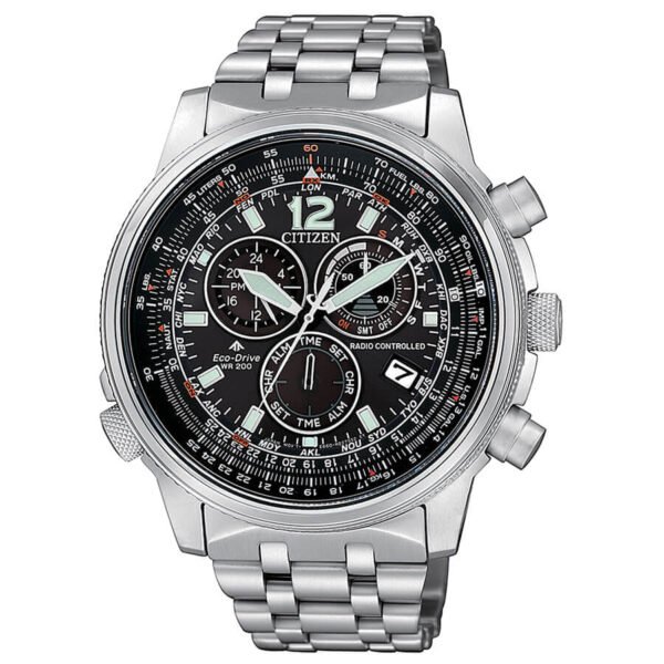 Citizen Radiocontrol esfera negra con toques blancos y exterior con correa plateada de acero inoxidable.