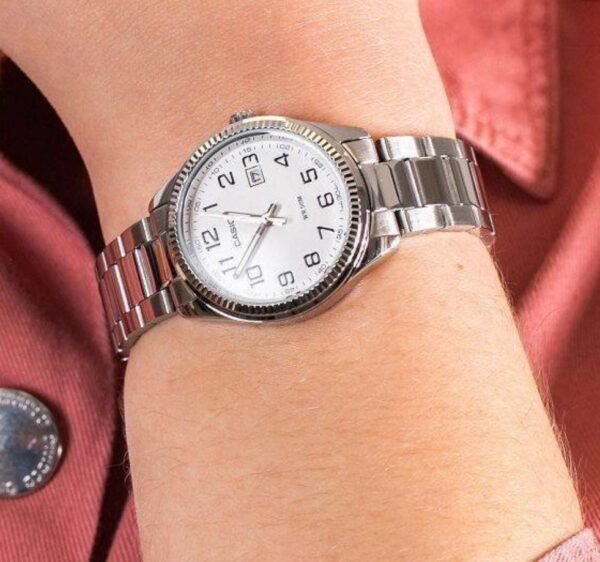Reloj Casio LTP-1302PD-7BVEG analógico con brazalete de acero