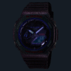 Reloj Casio G-Shock esfera de color negro y exterior polarizado en color violeta y verde.
