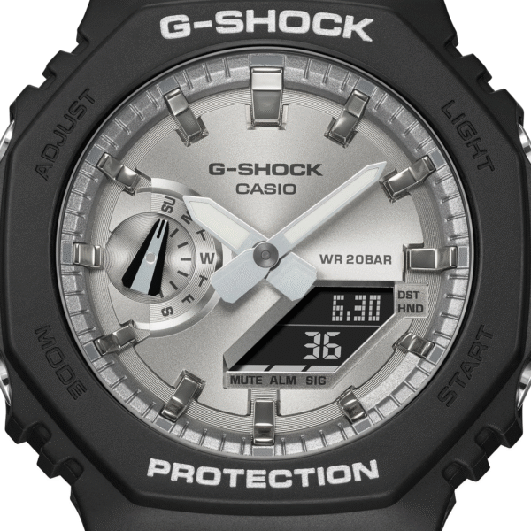 Reloj Casio G-Shock GA-2100SB-1AER esfera en color plateado y exterior en negro.