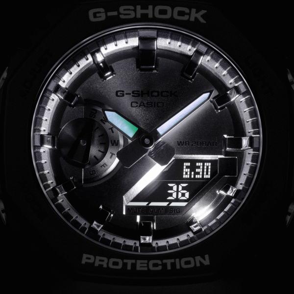 Reloj GA-2100SB-1AER Casio G-Shock esfera en color plateado y exterior en negro.