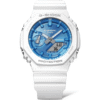 Reloj Casio G-Shock esfera de color azul y exterior blanco.
