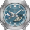 Reloj Casio G-Shock con esfera en azul y el borde metálico