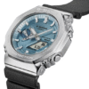 Reloj Casio G-Shock azul y metálico con correa en negro.