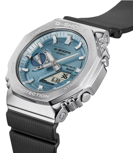 Reloj Casio G-Shock azul y metálico con correa en negro.
