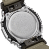 Reloj Casio G-Shock con esfera en negra con tapa metálica.