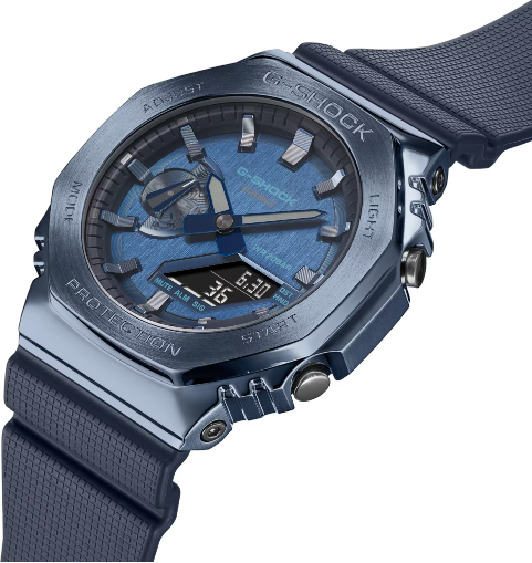 Reloj Casio G-Shock monocolor azul metalizado y correa del mismo color.