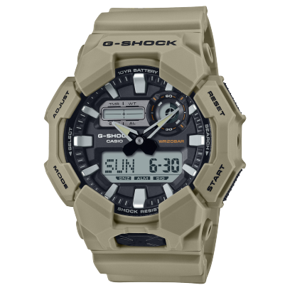 Reloj Casio G-Shock esfera negra y exterior beige.
