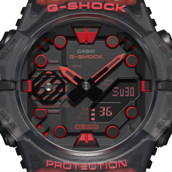 Reloj Casio G-Shock esfera negra y exterior transparente con toques rojos en ambas partes.