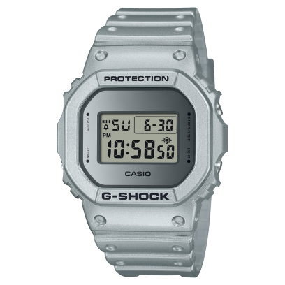 Reloj Casio G-Shock esfera y exterior de color gris translúcido.