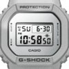 Reloj Casio G-Shock esfera y exterior de color gris translúcido.