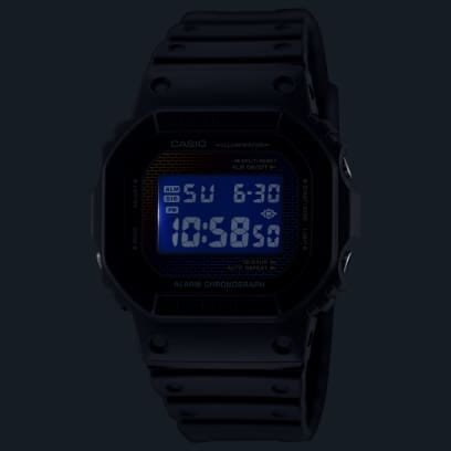 Reloj Casio G-Shock con bisel de acero inoxidable negro.