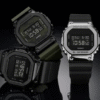 Reloj Casio G-Shock con bisel de acero inoxidable plateado con un acabado brillante, contrastando con la correa de resina negra.