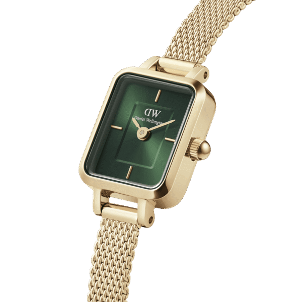 Reloj Daniel Wellington esfera en verde con toques dorados y exterior dorado.