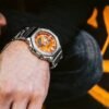 Reloj Casio G-Shock esfera naranja y exterior acero.
