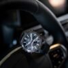Reloj Edifice con bisel de acero y carbono negro.