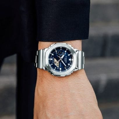 Reloj Casio G-Shock esfera azul marino y exterior acero.