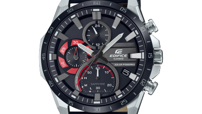 Reloj Edifice con bisel de piel negro con esfera del mismo color y toques rojos y carcasa plateada.