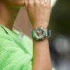 Reloj Casio G-Shock esfera dorada y exterior verde transparente.