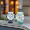 Reloj Casio G-Shock esfera dorada y exterior gris transparente.