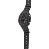 Reloj Casio G-Shock esfera negra con toques azul y rojo y exterior del mismo color.