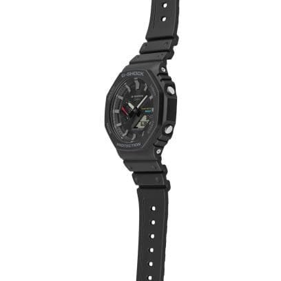 Reloj Casio G-Shock esfera negra con toques azul y rojo y exterior del mismo color.