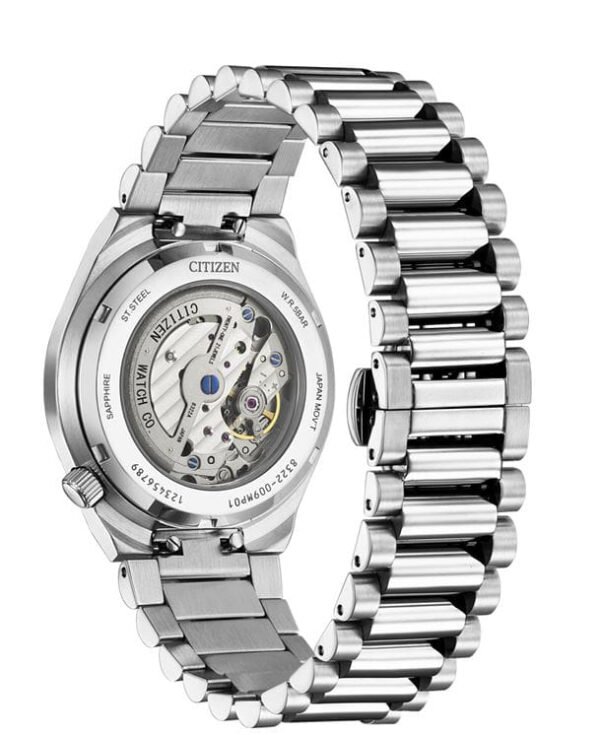 5 Reloj Citizen con esfera de color azul eléctrico y exterior de acero en color plata.