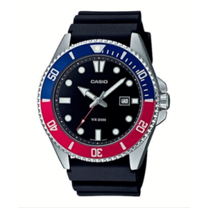 Reloj Casio con esfera negra y con la correa del mismo color aunque la caja es bicolor azul y roja.