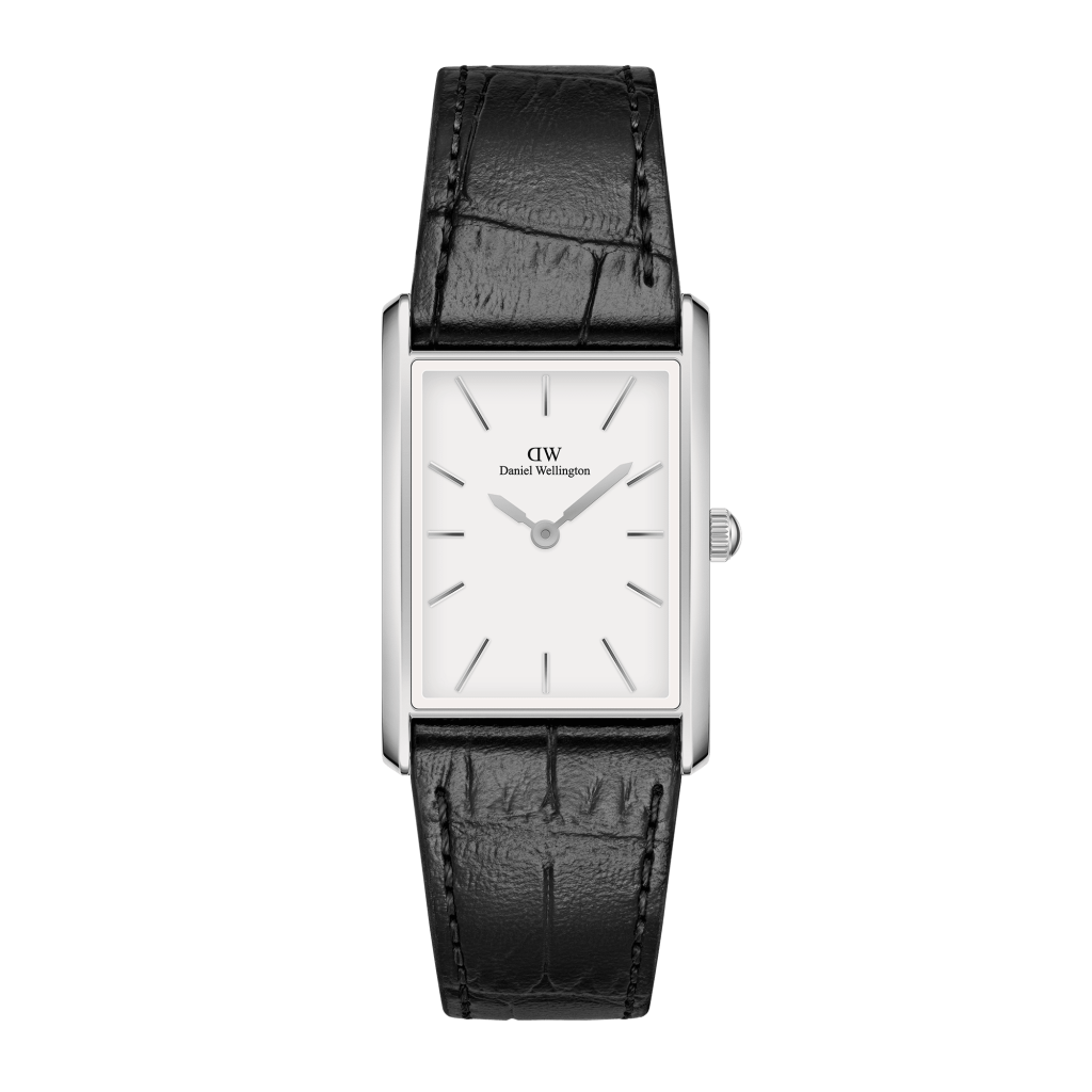 Reloj Daniel Wellington esfera plateada y en blanco y correa negra de piel.