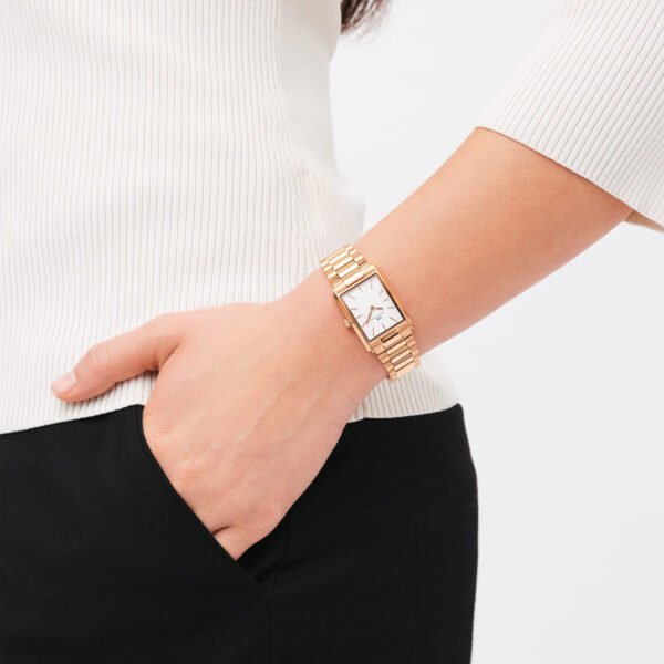 Reloj Daniel Wellington esfera en oro rosa y en blanco y exterior oro rosado.