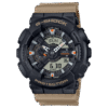 Reloj Casio G-Shock con esfera de color negro y correa en color beige.