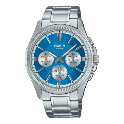 Reloj Casio con esfera de color azul con toques en gris y exterior de acero en color plata.