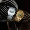 Detalle del Casio A700WEVG-9AEF, reloj digital con acabado dorado y diseño retro.