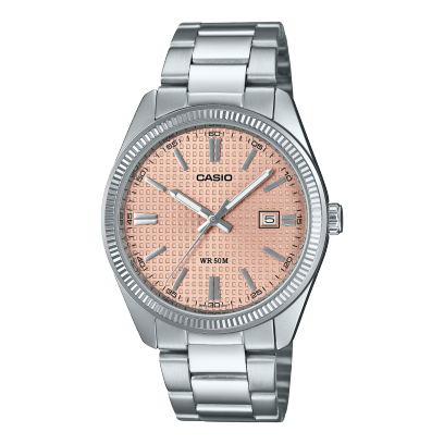 Primer plano del Casio MTP-1302PE-4AVEF, reloj analógico con esfera en tono salmón y correa de cuero negro.