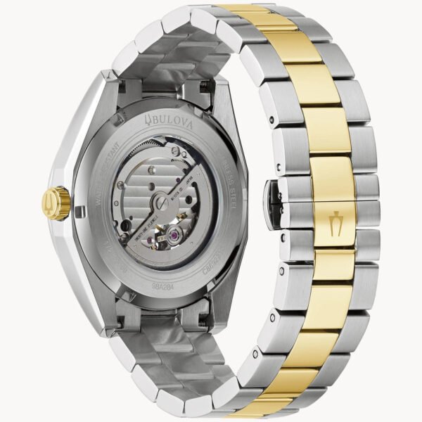 Parte trasera del Bulova 98A284 Fondo del Bulova 98A284 con cristal transparente y mecanismo interno.