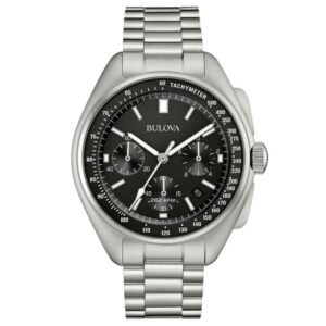Reloj Bulova 96B258 Lunar Pilot frontal con cronógrafo plateado.