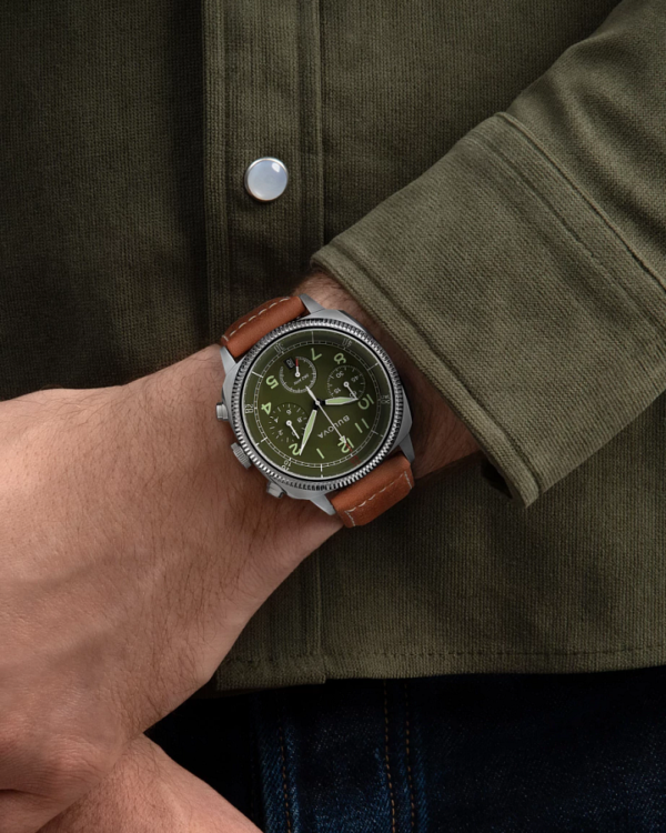 Reloj Bulova 96B482 Military en la muñeca