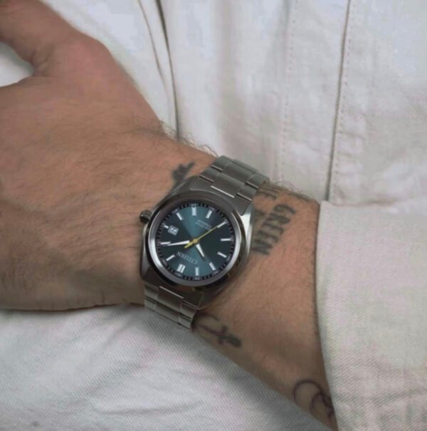 Reloj Citizen AW1900-50X brazalete titanio modelo