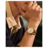 Reloj Citizen NK0022-50A Tsuyosa dorado en la muñeca