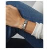 Reloj Bulova 96L360 Marc Anthony blanco en la muñeca