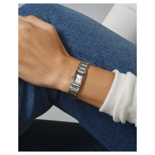 Reloj Bulova 96L360 Marc Anthony blanco en la muñeca