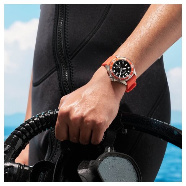 Reloj Citizen BN0268-01E Promaster Diver's naranja en la muñeca